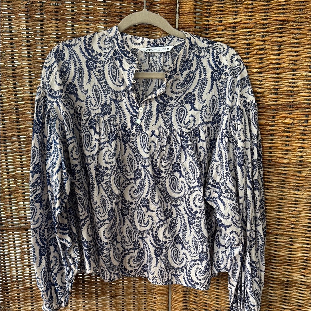 Zara Black and White Relaxed Buttoned Blouse